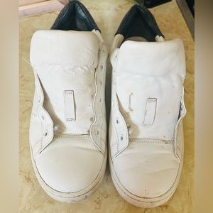 made in china. size 8 men's tennis shoes in good condition but does not have the